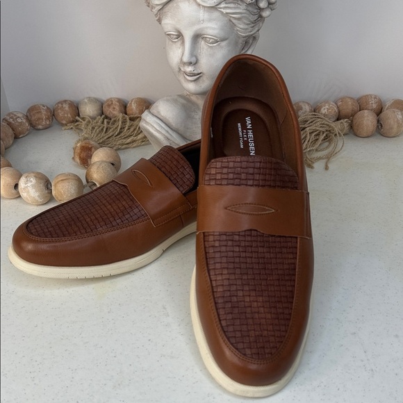 Van Heusen Men's Tan Woven Loafer’s size 10.5 - Picture 1 of 10